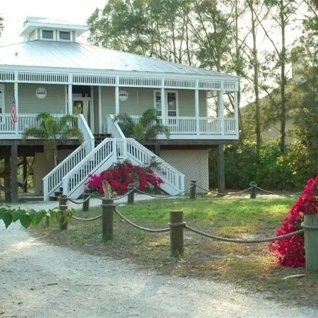 Beautiful Palm Island House! Walk2Beach. Pool, Spa, Kayaks, Bikes, Dock.Amazing!