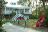 Beautiful Palm Island House! Walk2Beach. Pool, Spa, Kayaks, Bikes, Dock.Amazing! Hotels in Placida