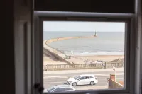 美麗之家碼頭、燈塔、海灘和大海的壯麗景觀度假屋