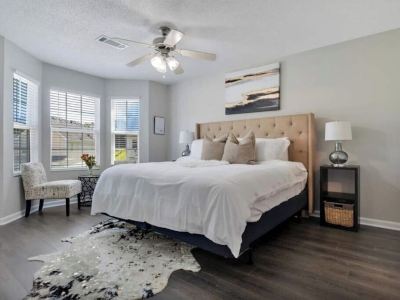 Nice cozy townhouse minutes from airport