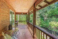 Rocky River is a Spacious 5-bedroom house in wonderful Longview with WiFi, AC