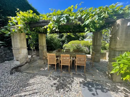 Casa Bella.   Mediterranean inspired sanctuary with Ocean Views Отели в г. Терригал