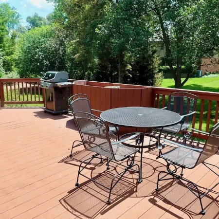 Stylish Renovated Ranch, 4 Bed/ 3.5 Bath, North Troy in Private Cul-de-Sac
