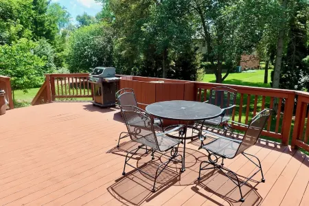 Stylish Renovated Ranch, 4 Bed/ 3.5 Bath, North Troy in Private Cul-de-Sac