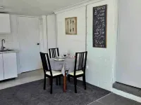 Self contained family snow accommodation  just 45 mins to the resorts Hotels in Berridale