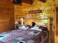 High View Lodge, log chalet with unparalleled views of Western Maine Mountains Hotels in Eustis