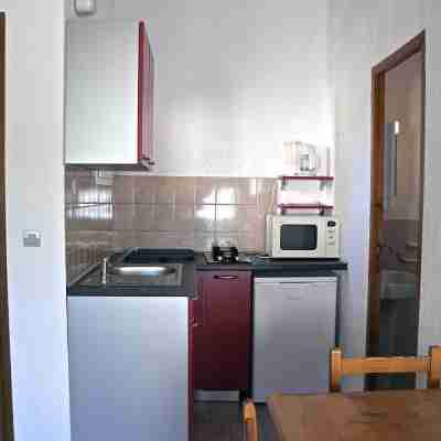 4-person apartment --3/70 Others