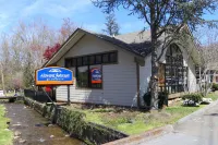 Howard Johnson by Wyndham Downtown Gatlinburg
