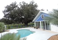 Pet friendly Cottage with Pool on Horse Farm, EV Charger, near Chi, WEC