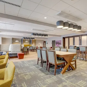 Hampton Inn and Suites by Hilton Cincinnati Midtown Rookwood