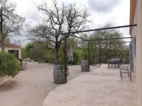 Domaine Anges et Oiseaux 2 to 10 people فنادق في Saint-Paul-de-Loubressac