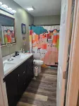 Charming Modern 1BR Country Cottage Surrounded by Nature Close to Town.