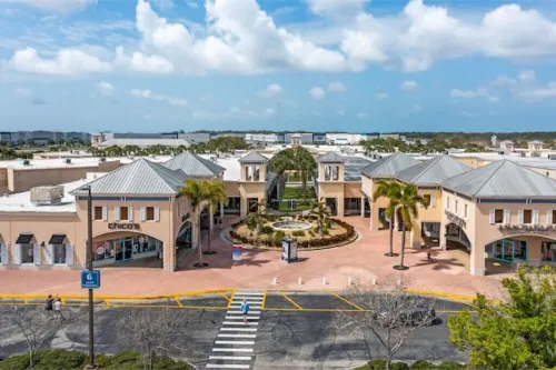 Private fenced in pool home Hotels in Ellenton