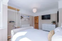 Newly renovated 3 bed house, Perfect for contractors, or family stays Các khách sạn ở Birkenhead