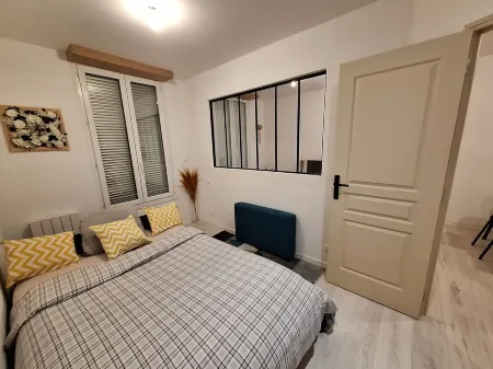 Attractive, renovated 2-room apartment by the lake