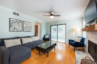 Pet-friendly, freshly renovated, 2 bd/2.5 bath townhome in Decatur!