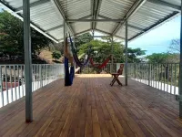 Tranquil retreat on coastal route. By sand, surf, river, & jungle. Perfect vibe. Hôtels à : Nandayure