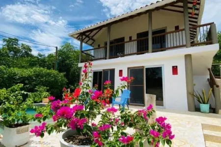 Cabaña Cerca al Mar con Pisicina y AC en Tolú