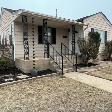 NEWLY RENOVATED HOME with high speed WiFi, gourmet kitchen, outdoor grilling.