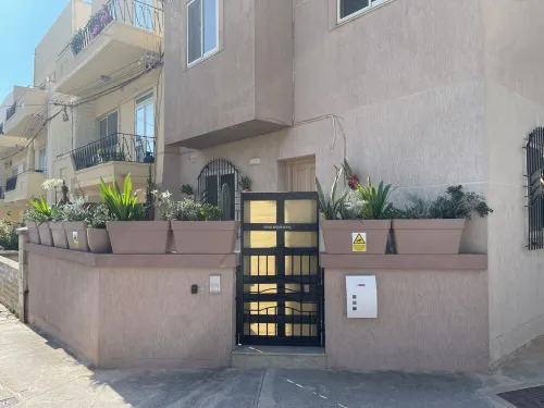 Luxury Apartment w/Hot Tub - Snowdrops Swieqi Hotels in Swieqi