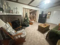 Charming 2-b/r country cottage-central Florida WiFi, AC, BBQ home away from home