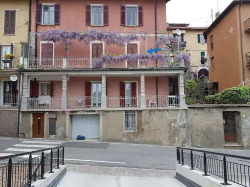 Apartment nestled in the tranquility of a mountain village Hotels in Brunate