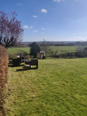 Beautiful period property with amazing views, spacious rooms and a large garden. Hotels in 