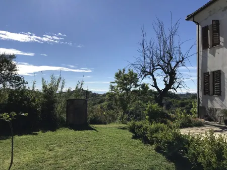 Cozy Apartment in a Country House Отели в г. Вильяно-д'Асти