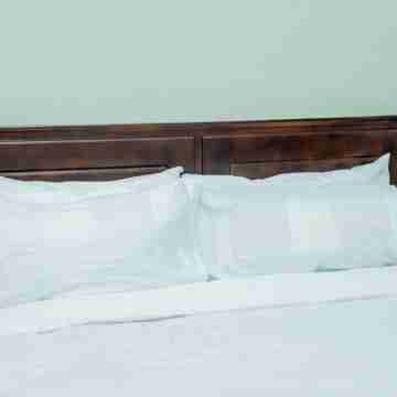 Chic 1-bedroom in Kampala 005 Rooms