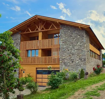 Large Premium Apartment on Organic Farm - Quiet Location - Panorama - Families - Hiking Hotels in Partschins