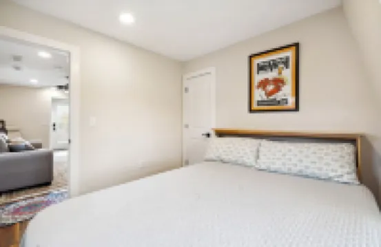 Historic 2 Bed/2 Bath Downtown Loft w/Park View & Spa Access 切斯特敦酒店