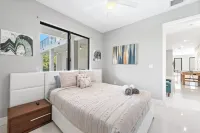 New Central Miami Home, Sleeps 20, 70' TV, Pool, Game Room, Spacious Backyard