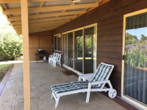 Cedar Cottage inlet frontage - midway between Denmark townsite and Ocean Beach 丹麥酒店