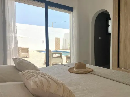 Dar Sonia - enjoy the peace and quiet with your family while being close to everything! Отели в г. Djerba Midun