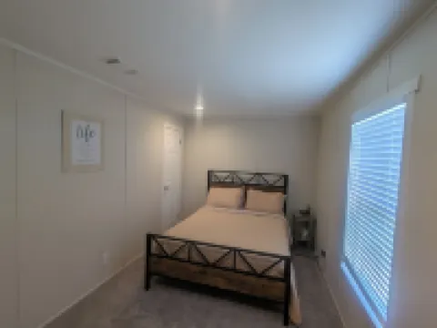 Brand New! Spacious mobile home! Hotels in Hackberry