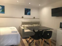 Cute independent studio Hôtels à proximité de la Gare de St Germain En Laye Bel Air Fourqueux