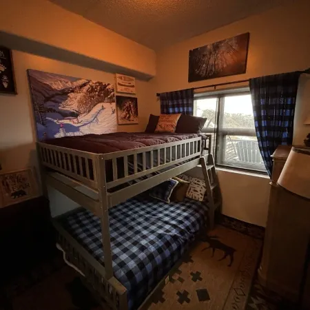 Charming 2-Bedroom Condo at the Breathtaking Sugar Top Mountain Resort
