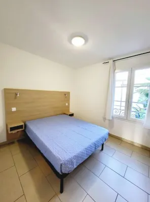 4/6-bed apartment. Breathtaking view of the sea and marina 薩利索倫澤哈住宿飯店