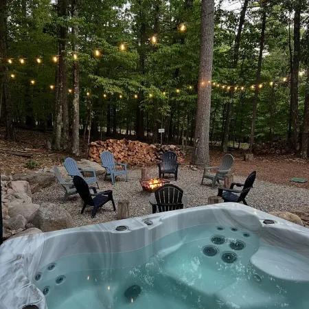 Family Lodge with Hot Tub, AC, Minutes to Lake Placid and Hiking, Pet Friendly