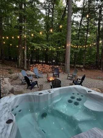 Family Lodge with Hot Tub, AC, Minutes to Lake Placid and Hiking, Pet Friendly