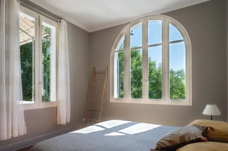 Air-Conditioned House with Outdoor Space – Close to Avignon City Center !