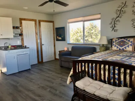 The Raven's Nest - Inspiration, Solitude, & Nature Отели в г. Сагуач Каунти