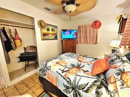 Family friendly 3bed, 2bath house with WiFi, AC, Pool. 6mi-beach, 13mi-airport Отели в г. Пемброк-Пайнс