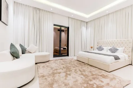 Al Dana Vitamin Sea Villa Spacious 5-bedroom villa in Fujairah with Private pool Отели рядом с достопримечательностью «O2 Spa Hilton Resort»