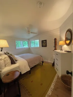 Sunset Serenity: Charming 2-bedroom cottage on picturesque Lake Ontario Hoteles en Scriba