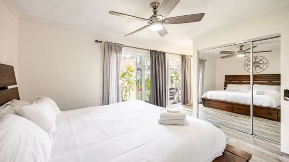 Charming 5-bedroom house in lovely Huntington Beach with WiFi, AC