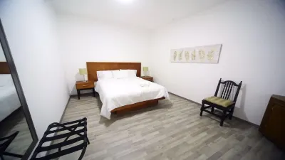 RECENTLY REMODELED HISTORICAL CENTER APARTMENT Hotels in 