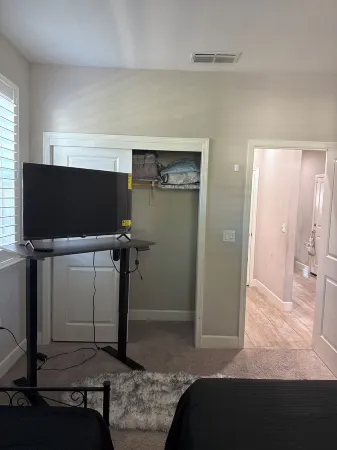 Great riverisland house only first floor bedroom and bathroom pool included Отели в г. Латроп