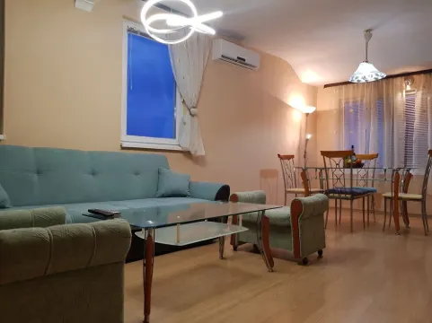 Hill Sky Panorama Center Penthouse Apartment