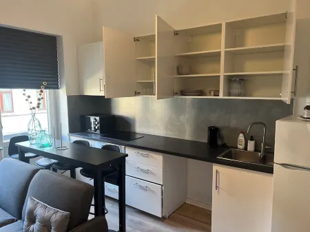 Located 2min from the French community, 10min from debrouckere, 7min from Dansaert Отели в г. Моленбек-Сен-Жан